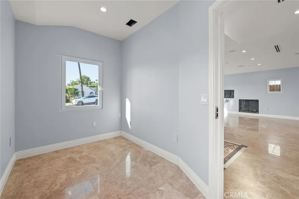 1362 Linden Avenue, Glendale, California 91201 home-pic-19